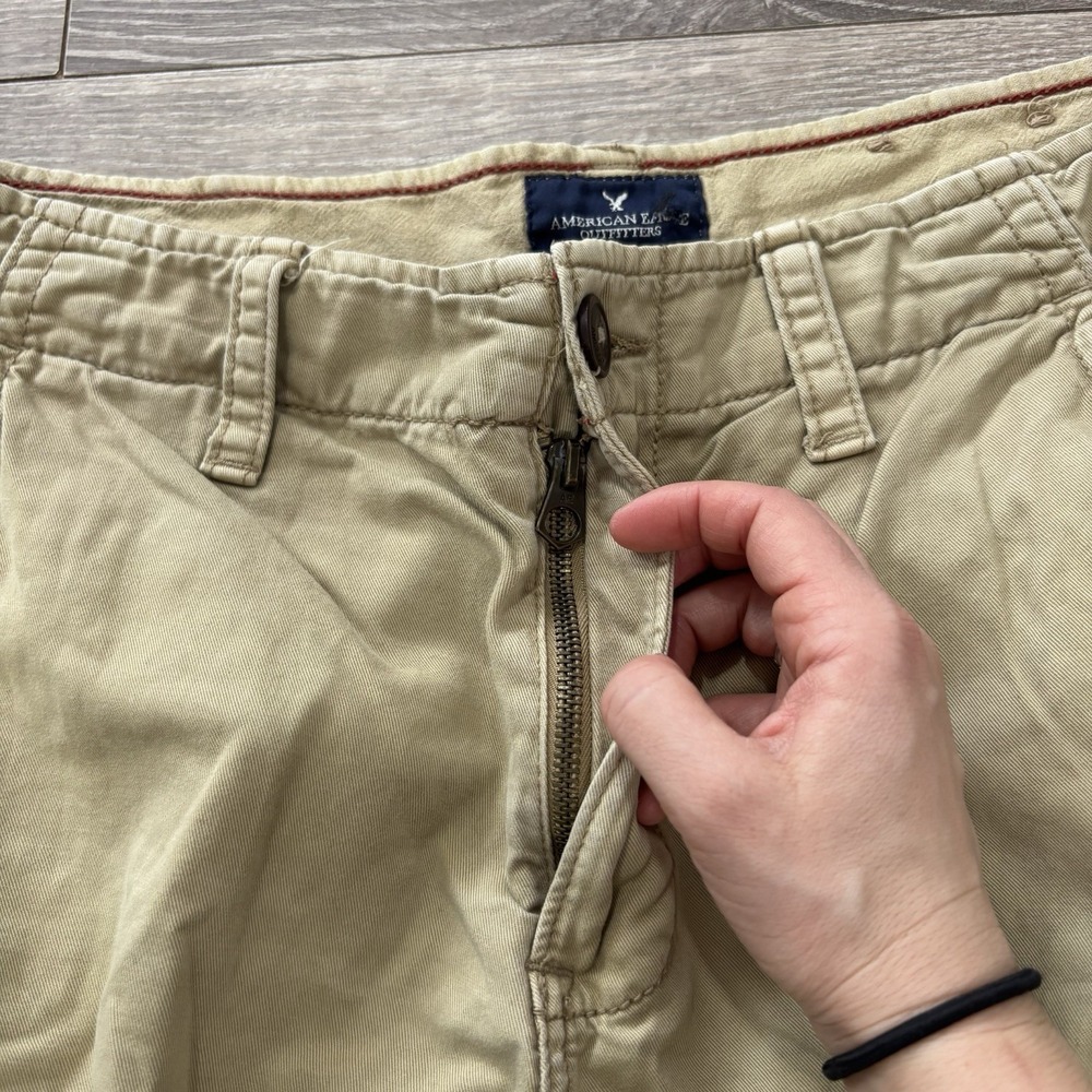 American Eagle Outfitters Mens 32 Cargo Shorts Khaki Classic Casual Utility Y2K - Picture 2 of 14